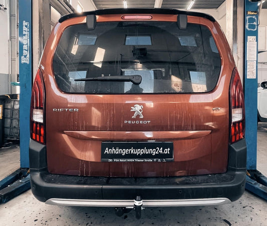 Nachrüstung einer starren Anhängerkupplung am Peugeot Rifter