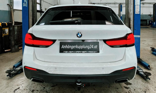 Nachrüstung einer abnehmbaren Westfalia Anhängerkupplung inklusive Dauerplus Erweiterung am BMW 5er Touring