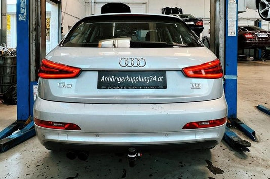 Nachrüstung einer abnehmbaren Westfalia Anhängerkupplung und einem Thule Fahrradträger am Audi Q3 Typ 8U