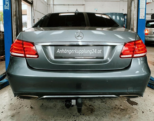 Nachrüstung einer starren Hak-Pol Anhängerkupplung am der Mercedes Benz E-Klasse W212