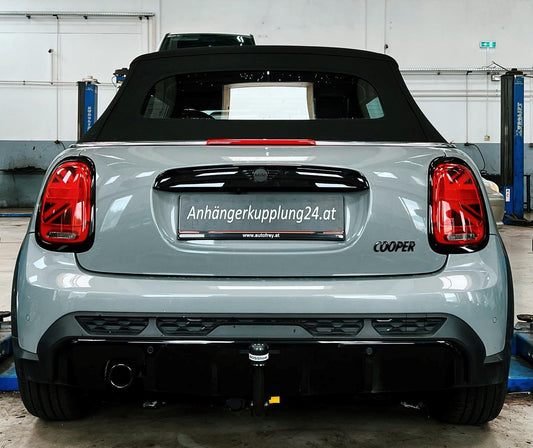 Nachrüstung einer abnehmbaren Bosstow Anhängerkupplung ausschließlich für Fahrradträger am Mini Cooper Cabrio F56