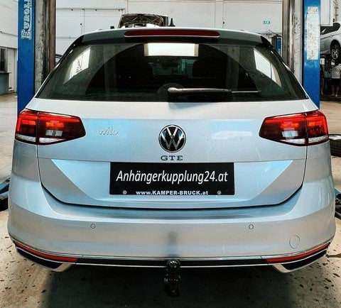 Nachrüstung einer original schwenkbaren Anhängerkupplung am VW Passat GTE Variant