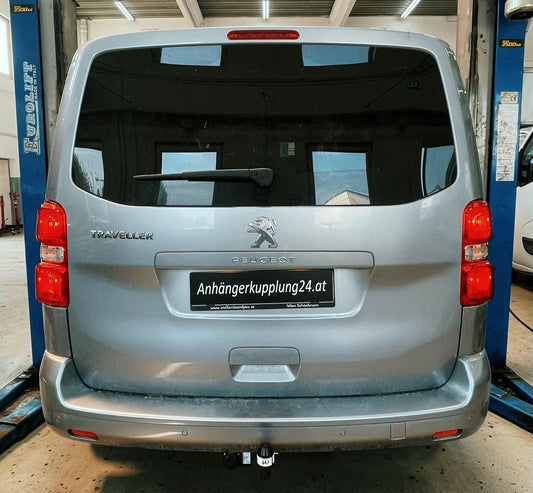 Nachrüstung einer starren GDW Anhängerkupplung am Peugeot Traveller