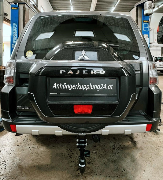 Nachrüstung einer abnehmbaren Brink Anhängerkupplung am Mitsubishi Pajero IV Typ V80, V90