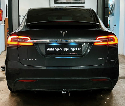 Nachrüstung einer abnehmbaren Bosstow Anhängerkupplung am Tesla Model X
