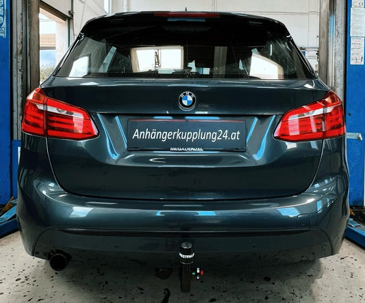 Nachrüstung einer abnehmbaren Westfalia Anhängerkupplung am BMW 2er Active Tourer F45