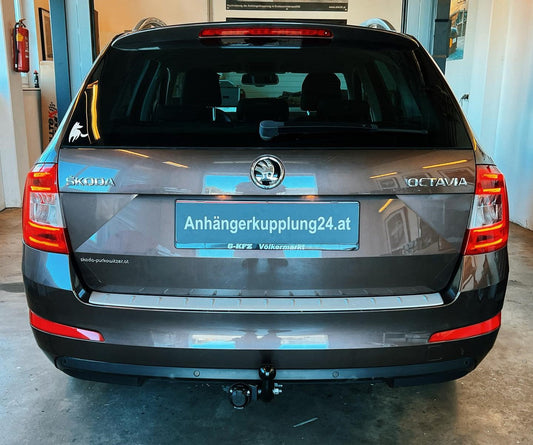 Nachrüstung einer starren Westfalia Anhängerkupplung am Skoda Octavia Kombi 5E