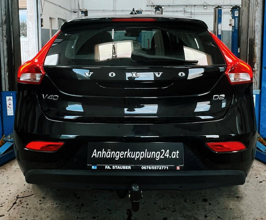 Nachrüstung einer starren Auto-Hak Anhängerkupplung am VOLVO V40 Schrägheck