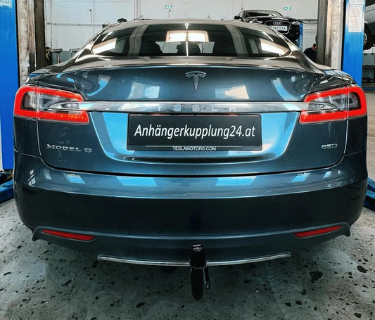 Nachrüstung einer abnehmbaren Misterdotcom am Tesla Model S