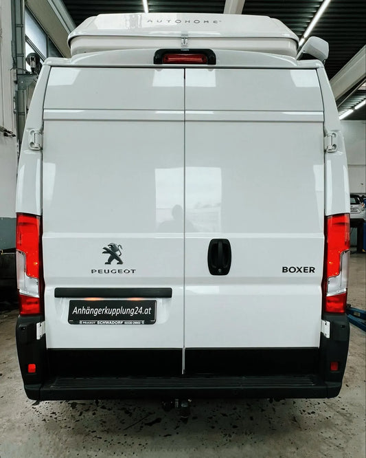 Nachrüstung einer starren Auto-Hak Anhängerkupplung am Peugeot Boxer Bus