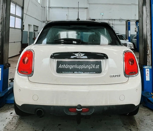 Nachrüstung einer abnehmbaren Aragon Anhängerkupplung am Mini Cooper F55