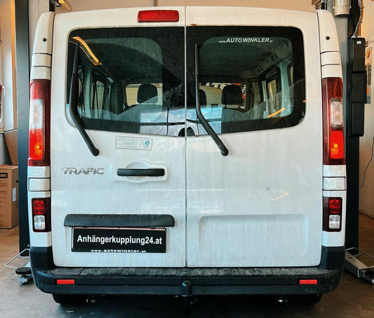 Nachrüstung einer abnehmbaren Auto-Hak Anhängerkupplung am Renault TRAFIC III Bus