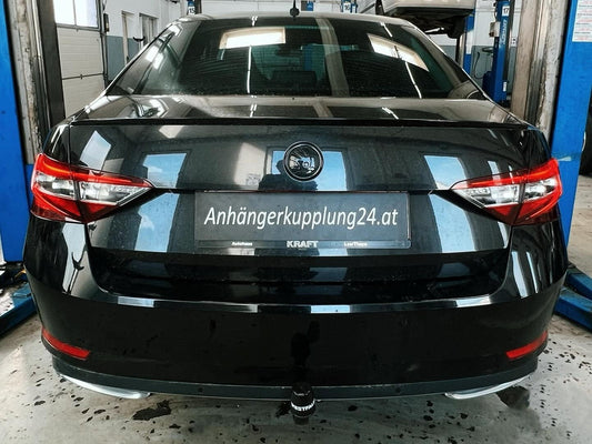 Nachrüstung einer abnehmbaren Westfalia Anhängerkupplung am SKODA Superb 3V