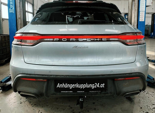 Nachrüstung einer abnehmbaren Westfalia Anhängerkupplung am Porsche Macan
