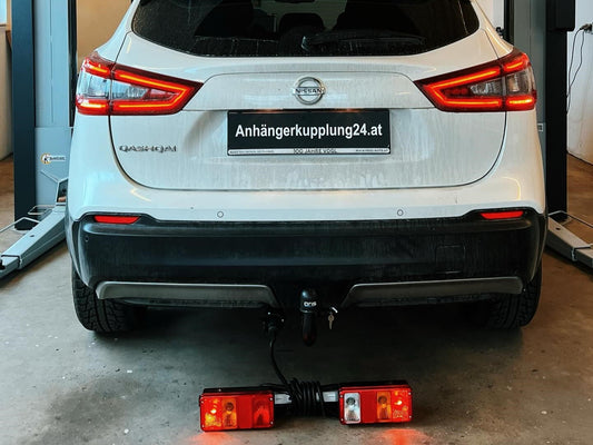 Nachrüstung einer abnehmbaren ORIS Anhängerkupplung am NISSAN QASHQAI II SUV