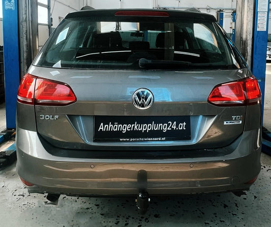 Nachrüstung einer starren AUTO-HAK Anhängerkupplung am VW GOLF VII Variant