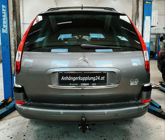 Nachrüstung einer abnehmbaren Auto-Hak Anhängerkupplung am CITROËN C8