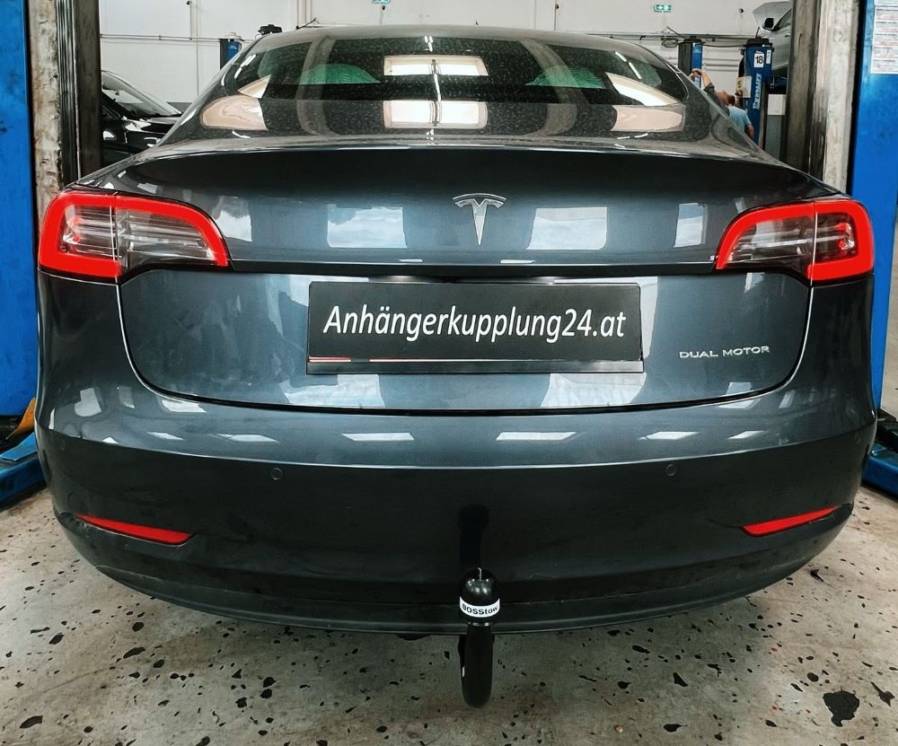 Nachrüstung einer abnehmbaren Bosstow Anhängerkupplung am Tesla Model 3