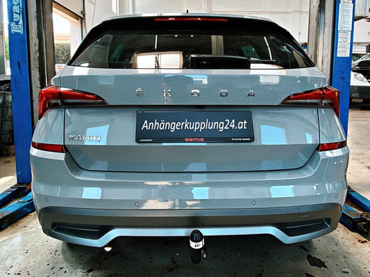 Nachrüstung einer abnehmbaren Anhängerkupplung in am Skoda Kamiq 