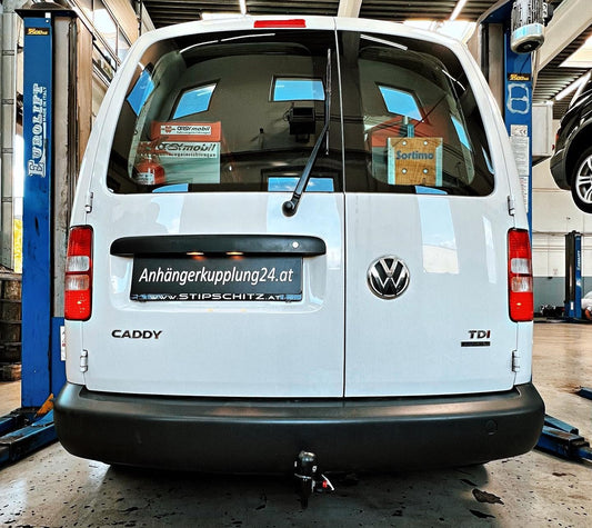 Nachrüstung einer abnehmbaren Anhängerkupplung am VW Caddy 