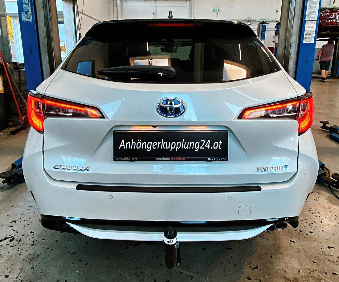 Nachrüstung einer abnehmbaren Anhängerkupplung am Toyota Corolla