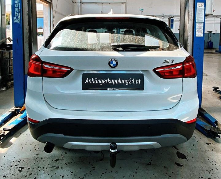 Nachrüstung einer abnehmbaren Anhängerkupplung am BMW X1