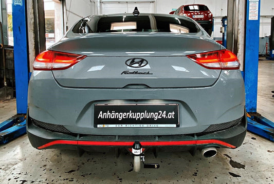Nachrüstung einer abnehmbaren Anhängerkupplung am Hyundai i30 Fastback