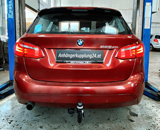 Nachrüstung einer abnehmbaren Anhängerkupplung am BMW 2er