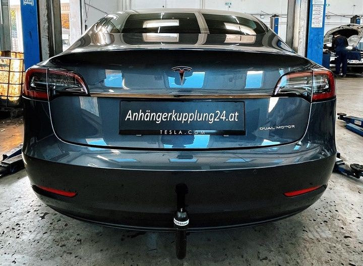 Nachrüstung einer abnehmbaren Anhängerkupplung am Tesla Model 3 inkl. Thule Fahrradträger