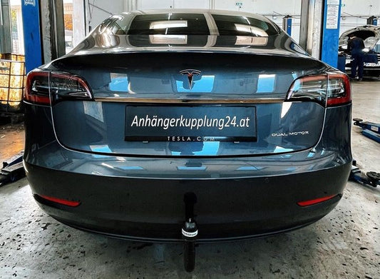 Nachrüstung einer abnehmbaren Anhängerkupplung am Tesla Model 3 inkl. Thule Fahrradträger