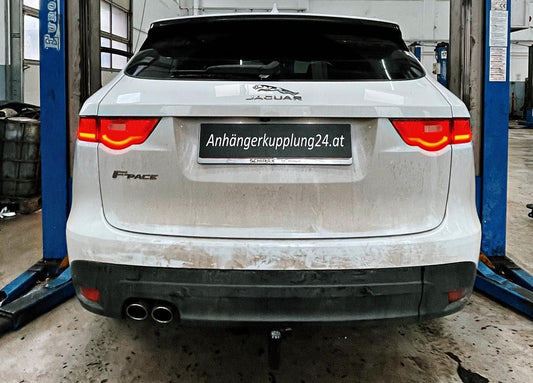 Nachrüstung einer abnehmbaren Anhängerkupplung am Jaguar F-Pace