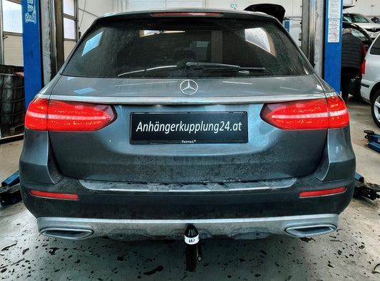 Nachrüstung einer abnehmbaren Anhängerkupplung am Mercedes E Klasse All Terrain