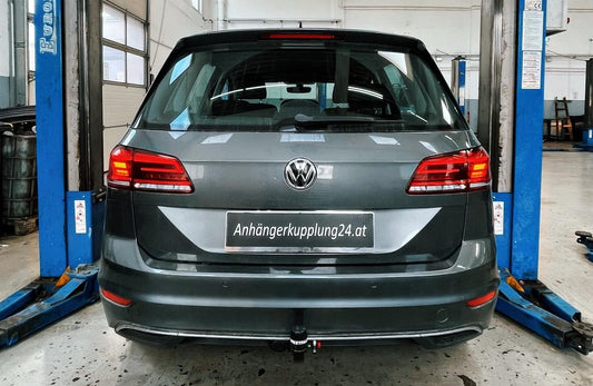Nachrüstung einer abnehmbaren Anhängerkupplung inkl Fahrradträger für VW Golf Sportsvan