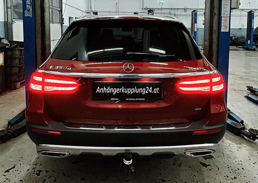 Nachrüstung einer abnehmbaren Anhängerkupplung am Mercedes E Klasse All Terrain