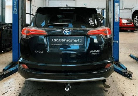 Nachrüstung einer starren GDW Anhängerkupplung am Toyota RAV4 der 4. Generation