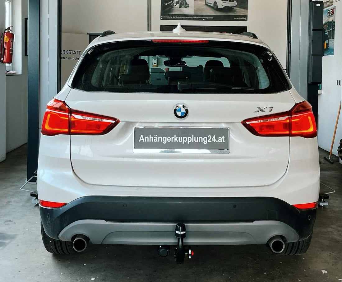Nachrüstung einer abnehmbaren Westfalia Anhängerkupplung und eines Thule Fahrradträger am BMW X1 F48