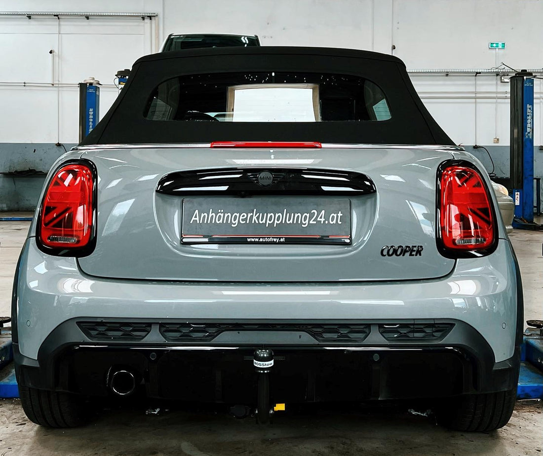 Nachrüstung einer abnehmbaren Bosstow Anhängerkupplung ausschließlich für Fahrradträger am Mini Cooper Cabrio F56
