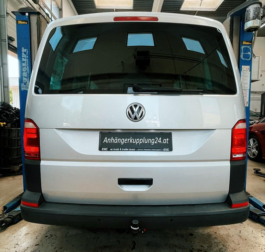 Nachrüstung einer abnehmbaren Westfalia Anhängerkupplung und eines Thule Fahrradträger am VW T6 Multivan Typ SG/SH