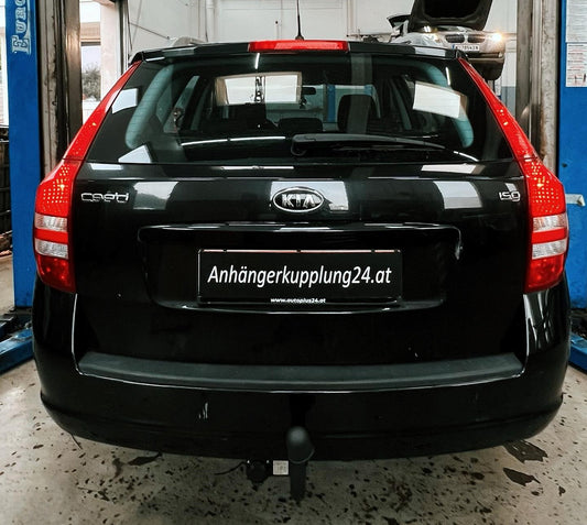 Nachrüstung einer starren Hak-Pol Anhängerkupplung am KIA CEE'D SW