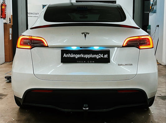 Nachrüstung einer abnehmbaren Aragon Anhängerkupplung am Tesla Model Y
