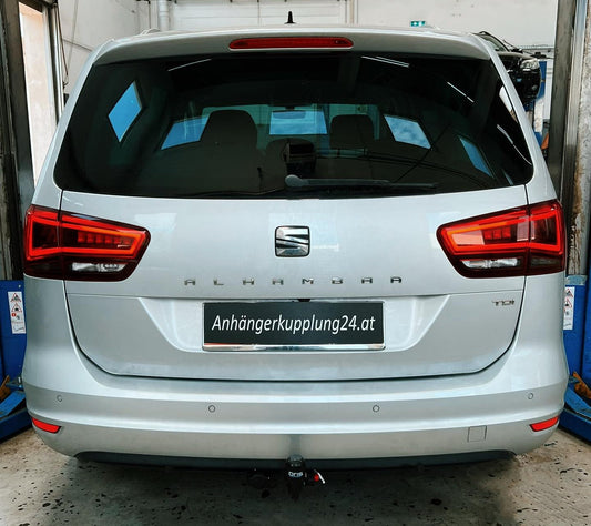 Nachrüstung einer abnehmbaren Oris Anhängerkupplung und eines Eufab Fahrradträger am Seat Alhambra 7N