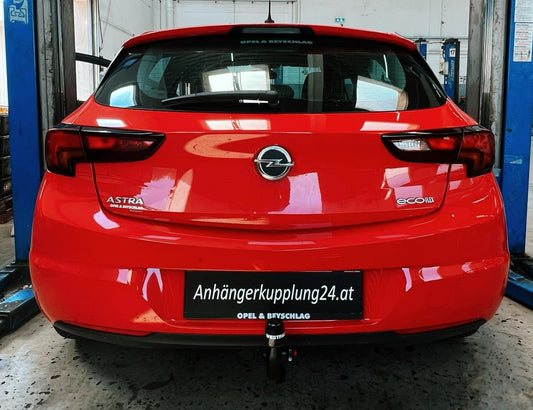 Nachrüstung einer abnehmbaren Westfalia Anhängerkupplung am Opel Astra K