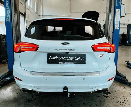 Nachrüstung einer starren Towcar Anhängerkupplung am Ford Focus IV Tunier ST