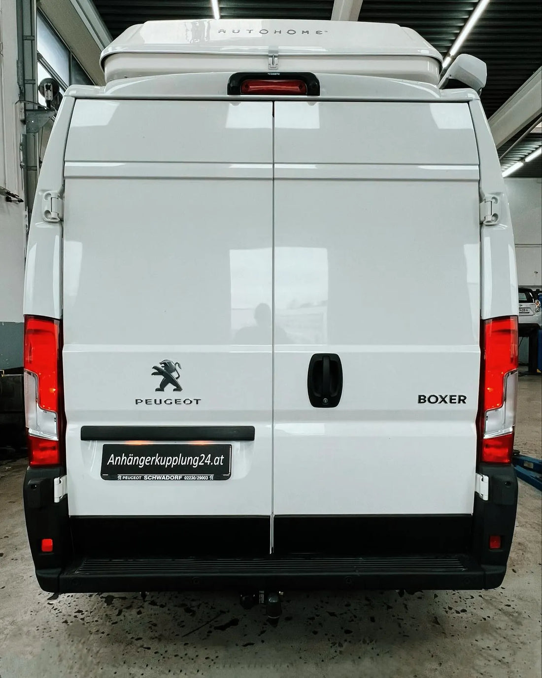 Nachrüstung einer starren Auto-Hak Anhängerkupplung am Peugeot Boxer Bus
