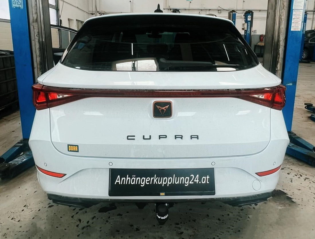 Nachrüstung einer starren Towcar Anhängerkupplung am CUPRA LEON Sportstourer