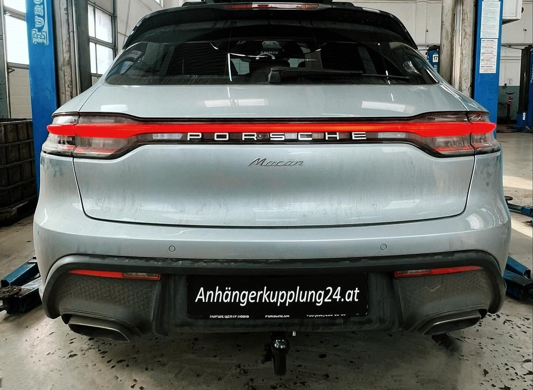 Nachrüstung einer abnehmbaren Westfalia Anhängerkupplung am Porsche Macan