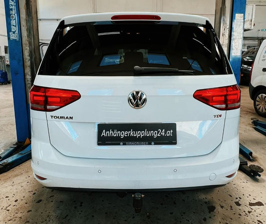 Nachrüstung einer starren AUTO-HAK Anhängerkupplung am VW TOURAN 