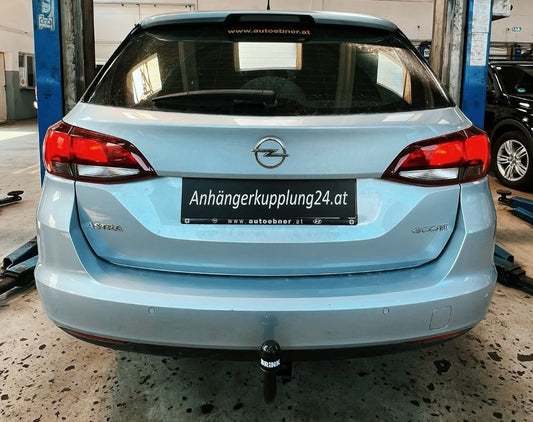 Nachrüstung einer abnehmbaren Brink Anhängerkupplung am OPEL ASTRA K Sports Tourer