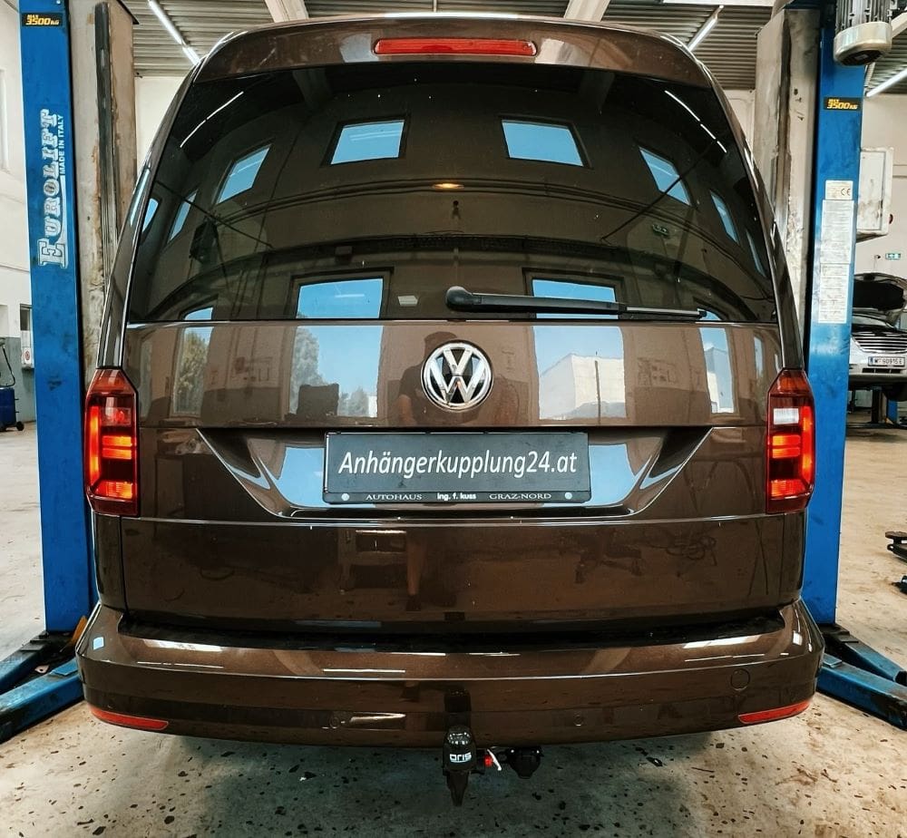 Nachrüstung einer abnehmbaren ORIS Anhängerkupplung am VW Caddy IV Großraumlimousine 