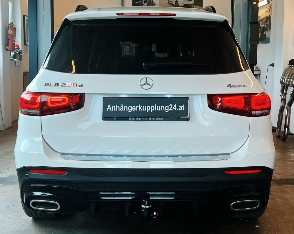 Nachrüstung einer abnehmbaren Westfalia Anhängerkupplung am MERCEDES-BENZ GLB